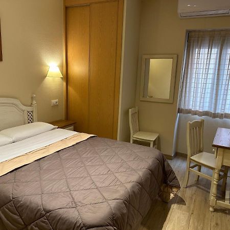 Toledo Plaza Hotel Bagian luar foto