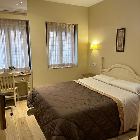 Toledo Plaza Hotel Bagian luar foto