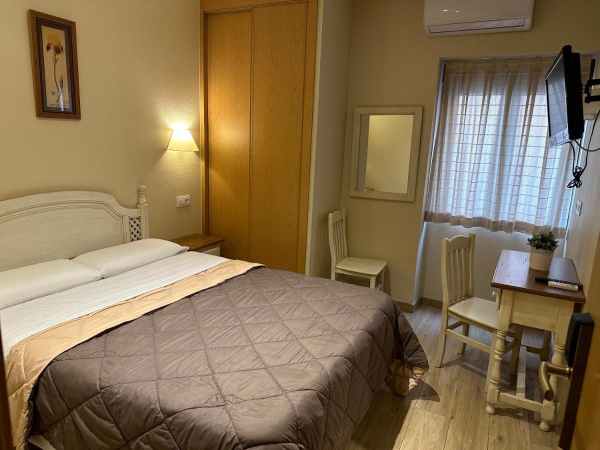 Toledo Plaza Hotel Bagian luar foto