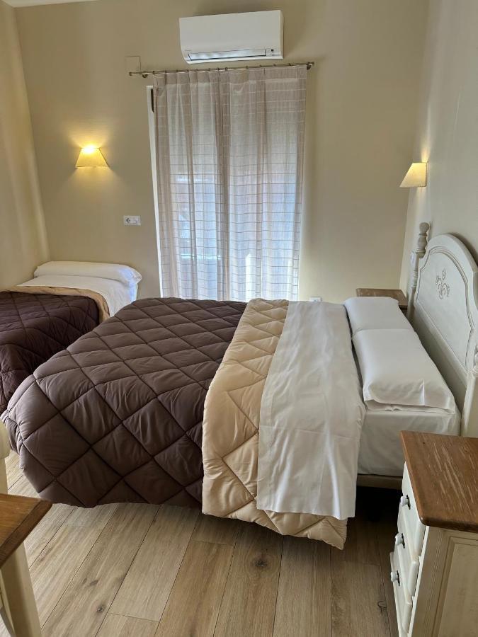 Toledo Plaza Hotel Bagian luar foto