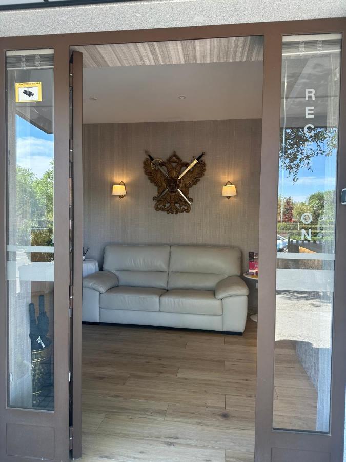 Toledo Plaza Hotel Bagian luar foto