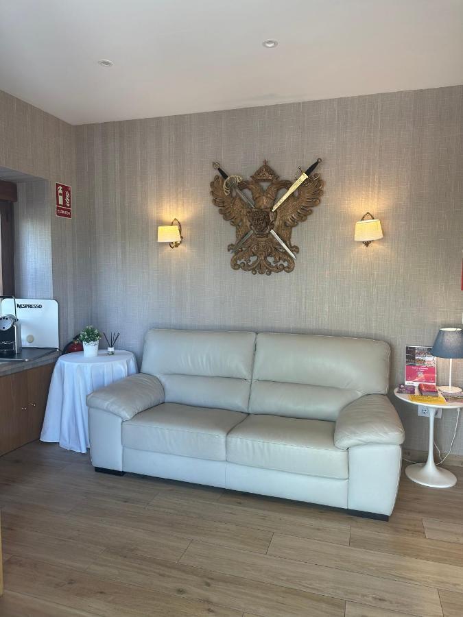 Toledo Plaza Hotel Bagian luar foto