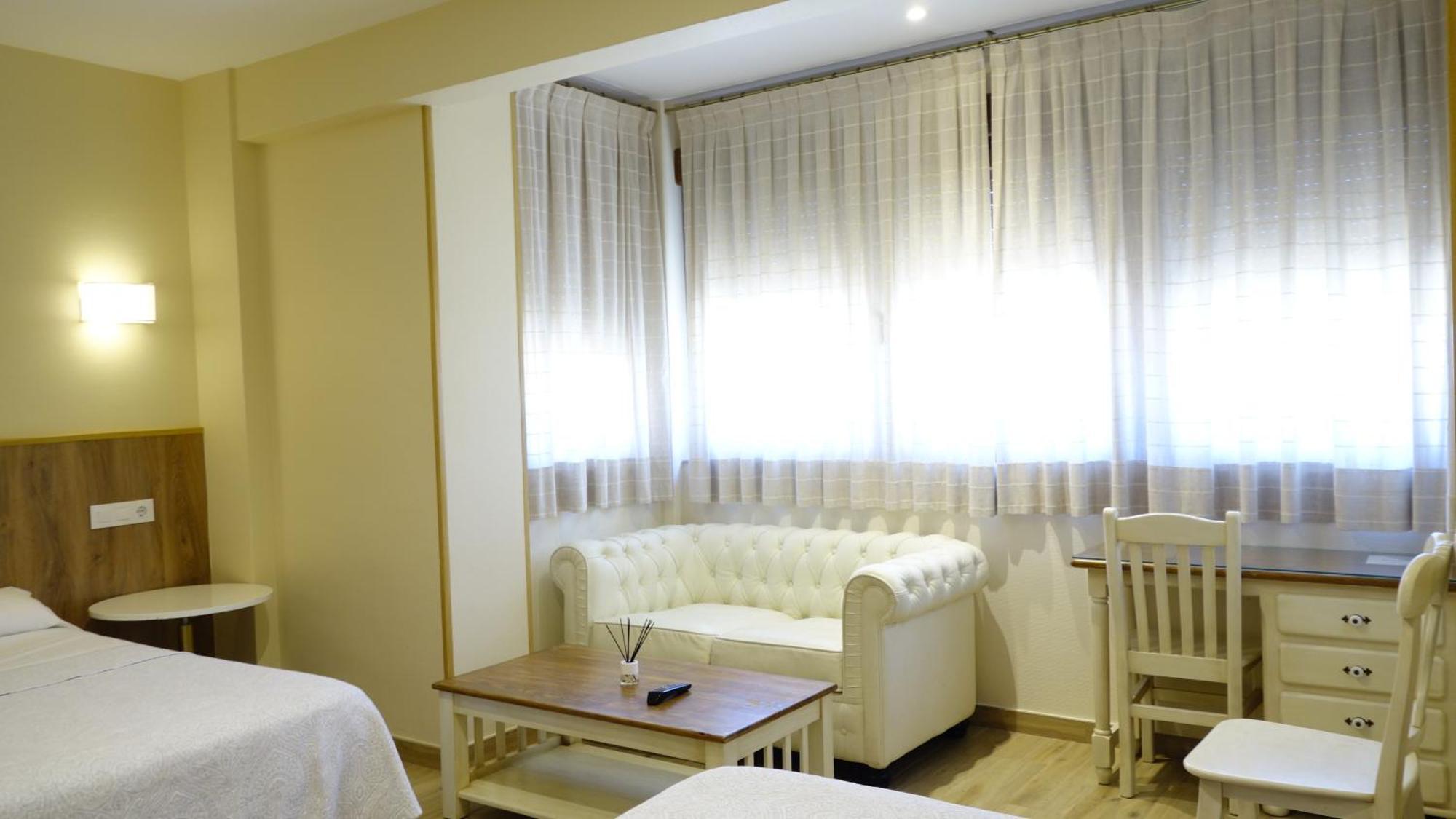 Toledo Plaza Hotel Bagian luar foto