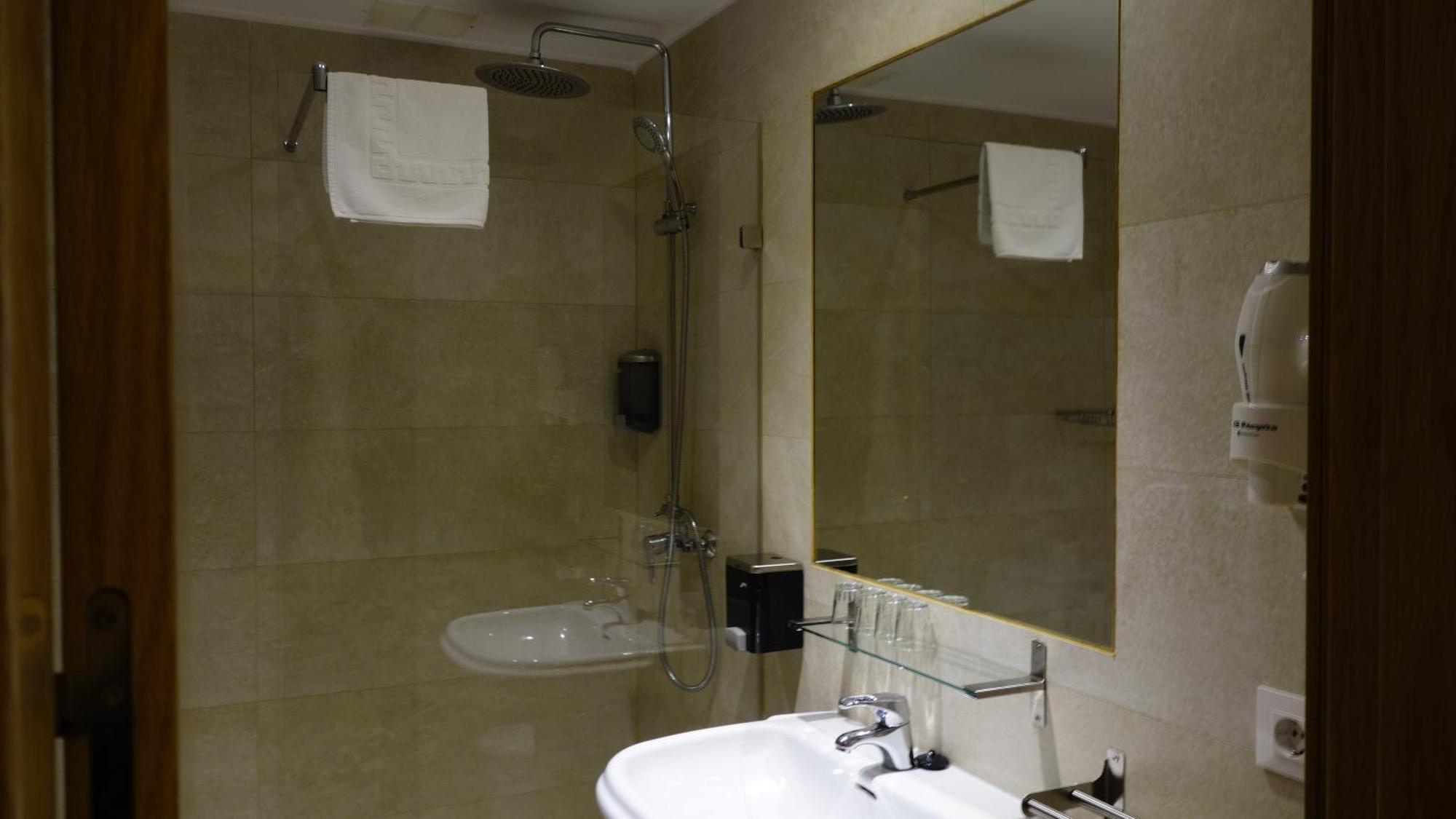 Toledo Plaza Hotel Bagian luar foto