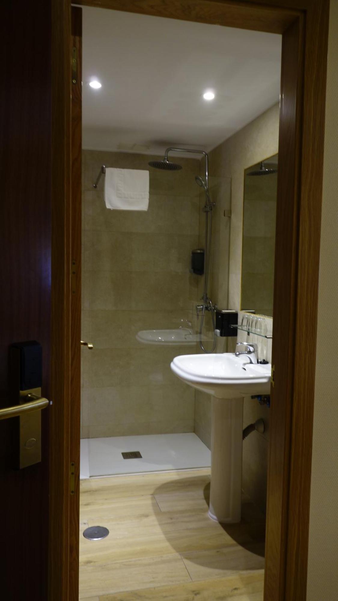 Toledo Plaza Hotel Bagian luar foto