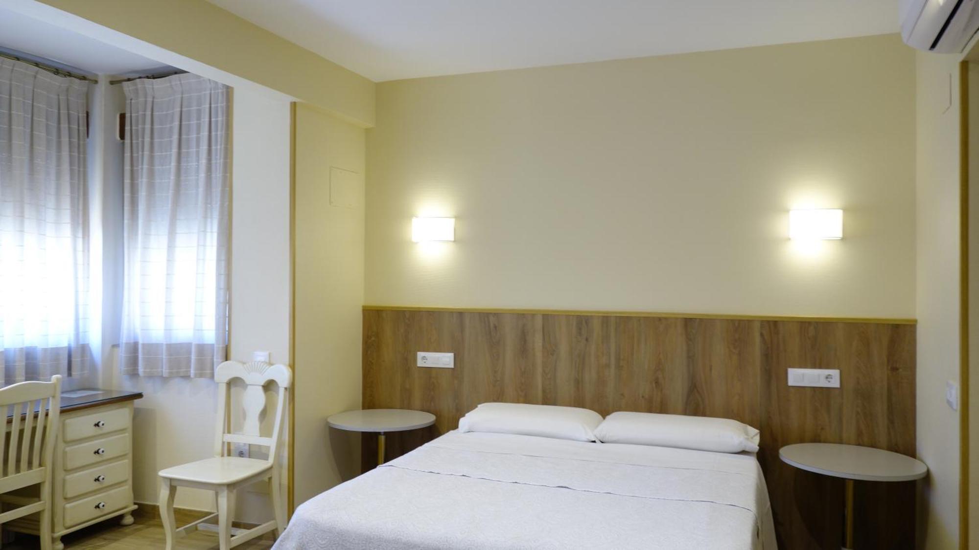 Toledo Plaza Hotel Bagian luar foto