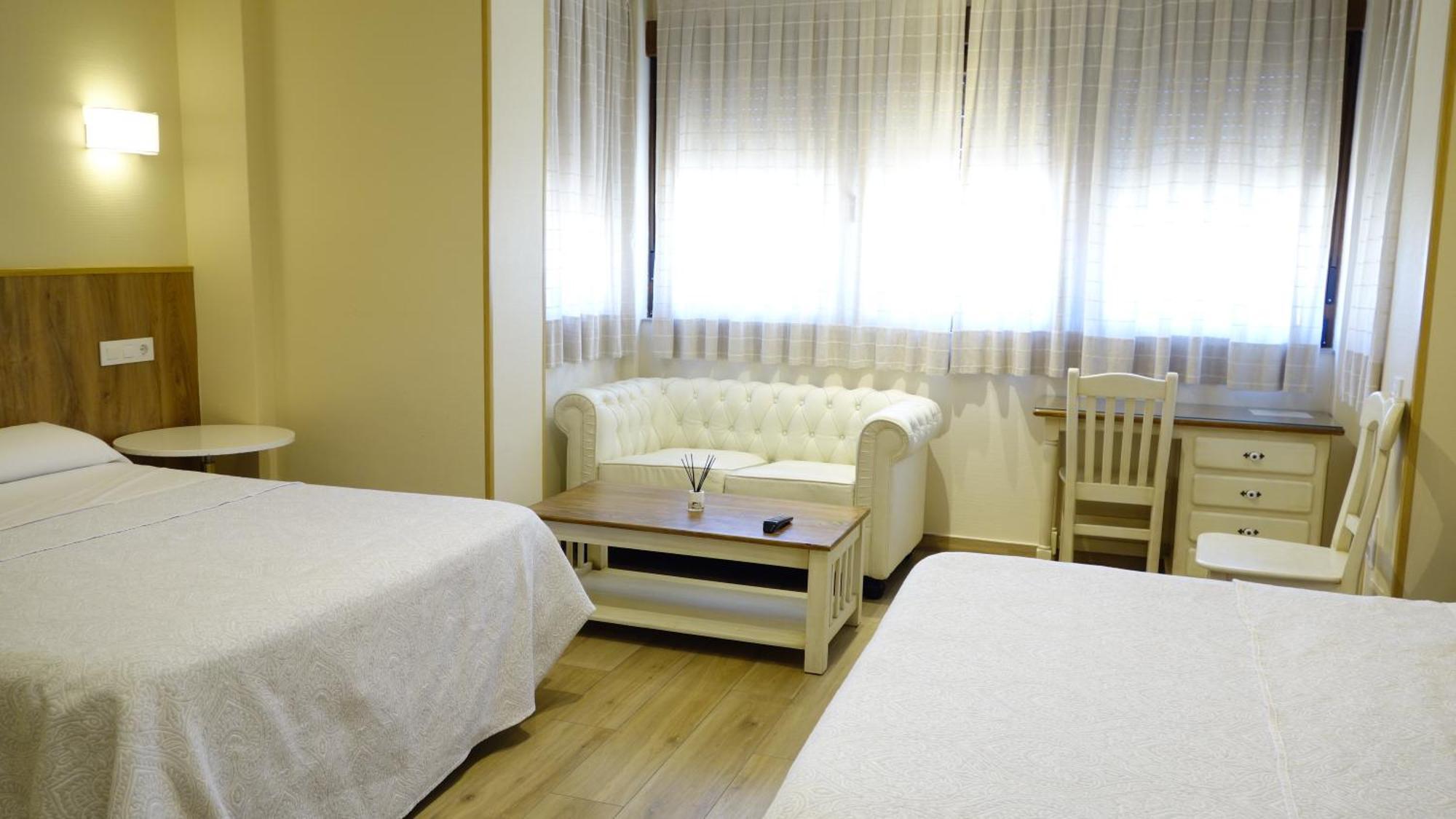 Toledo Plaza Hotel Bagian luar foto
