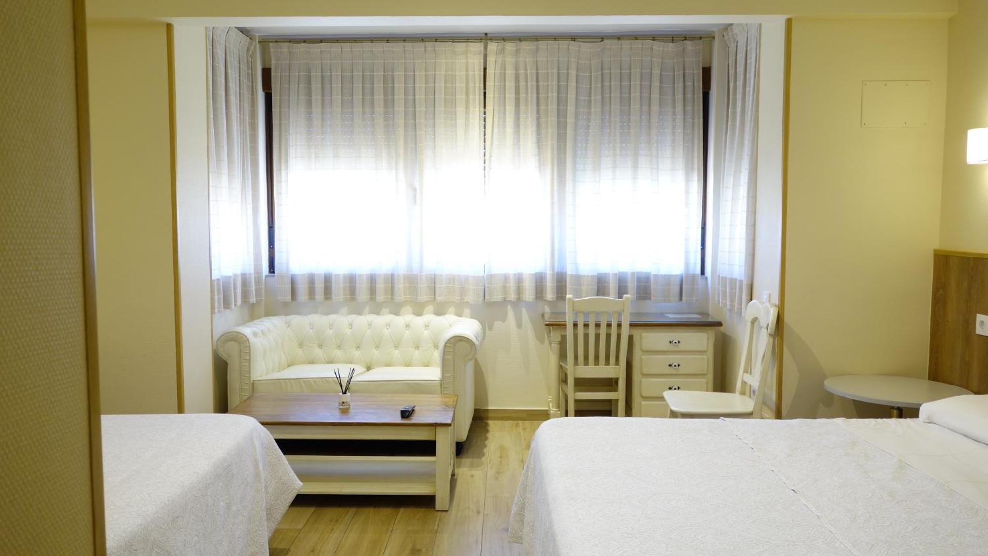 Toledo Plaza Hotel Bagian luar foto