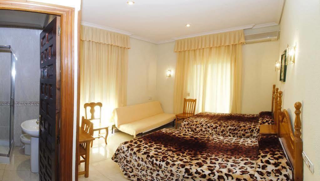Toledo Plaza Hotel Bagian luar foto